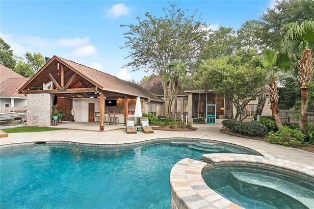 325 Sandy Brook Cr, Madisonville