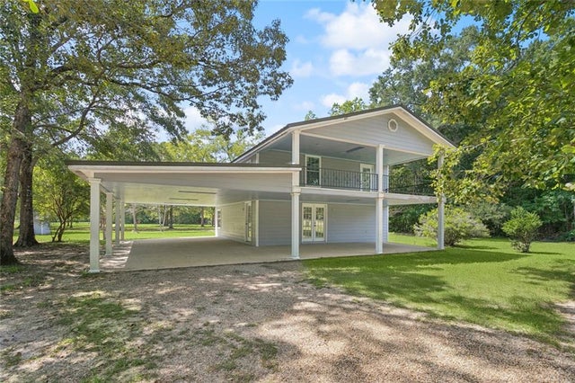 79100 Crump Road, Bush