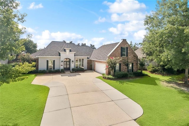 1151 Scarlet Oak Lane, Mandeville