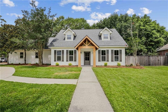 773 Rue Calais, Mandeville