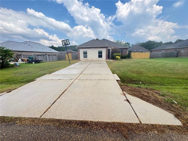 21326 Beau Chateau Bl, Ponchatoula