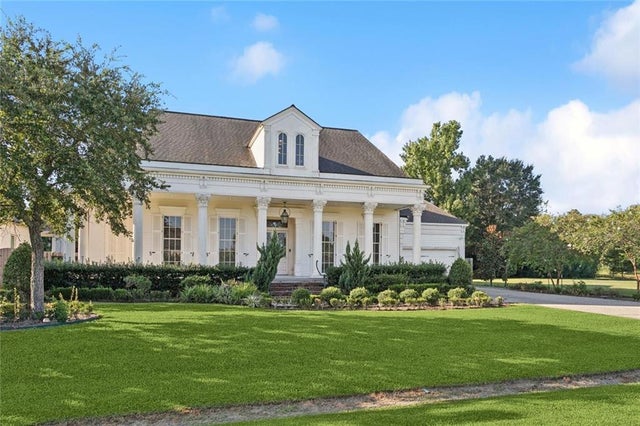 102 Green Trails Drive, Belle Chasse