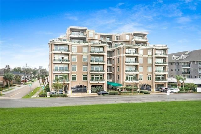 400 Metairie Hammond Hy 2c, Metairie