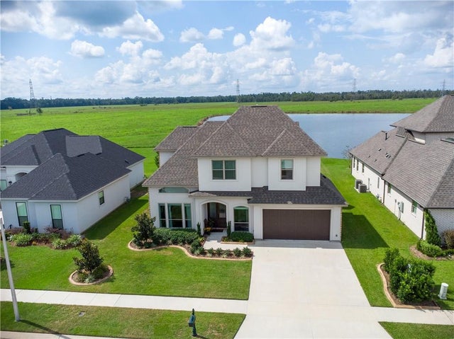109 Moonlight Cove Lane, Luling