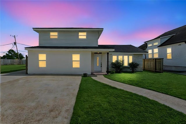 1107 Perrin Drive, Arabi