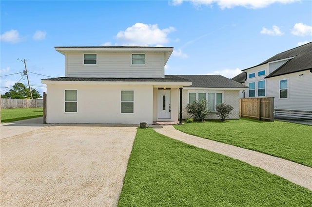 1107 Perrin Drive, Arabi