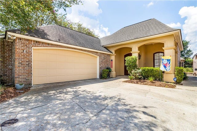 10746 Shoreline Drive, Baton Rouge