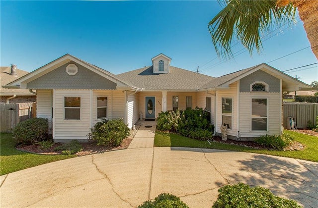 201 Colonial Club Drive, Harahan