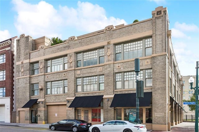 1000 Street Charles Av D, New Orleans