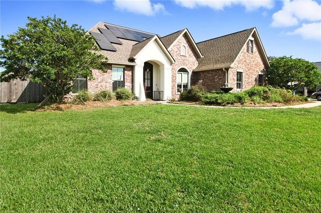 104 Tupelo Court, Luling