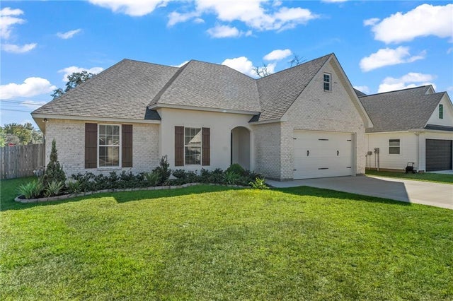 2321 Cours Carson Street, Mandeville