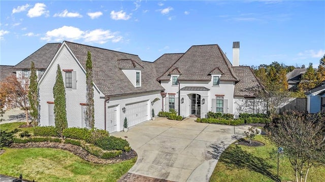 8757 Lake Carriage Drive, Baton Rouge