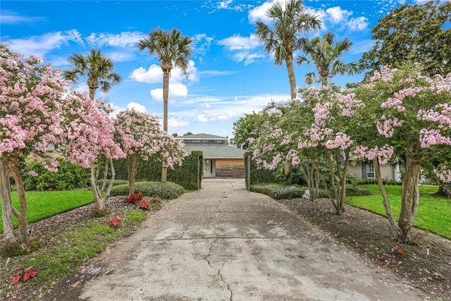 141 Meadowbrook Drive, Gretna