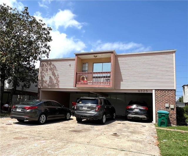 4325 Loire Drive, Kenner