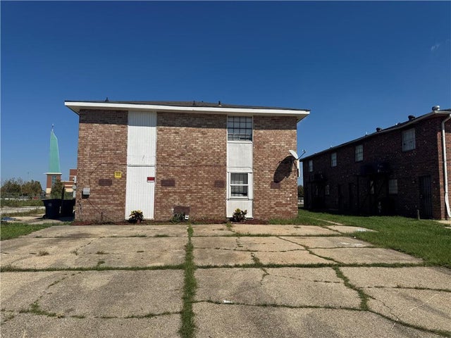 6833 E Coronet Court, New Orleans