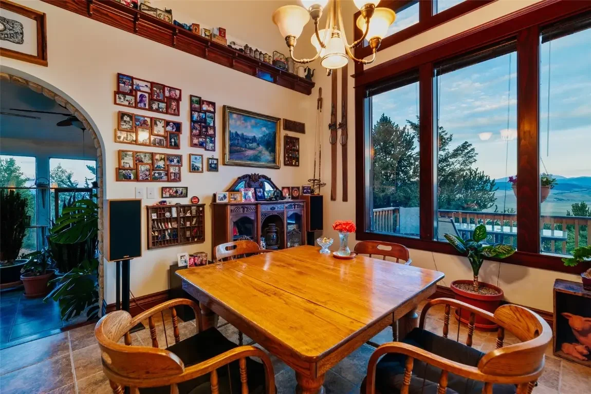 1023 Raven Way, Como