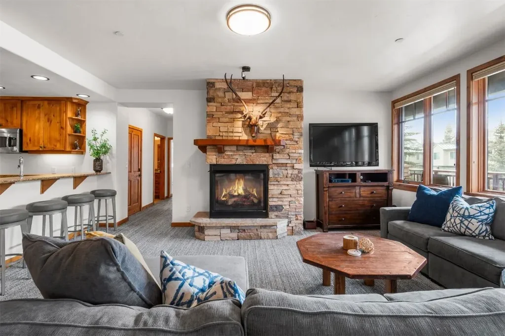 1101 9000 Divide 210, Frisco