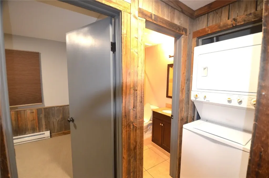 107 Peaks View Court 324, Blue River