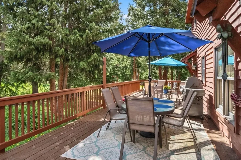 112 Grey Squirrel Lane, Blue River