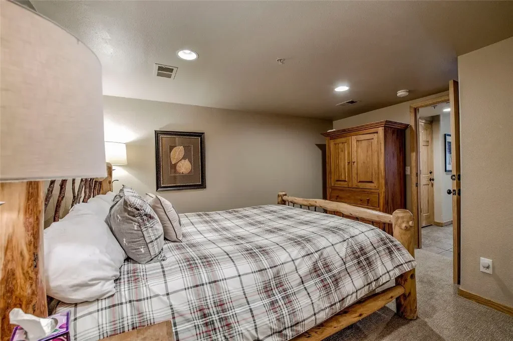 502 Northstar Drive 1946, Keystone