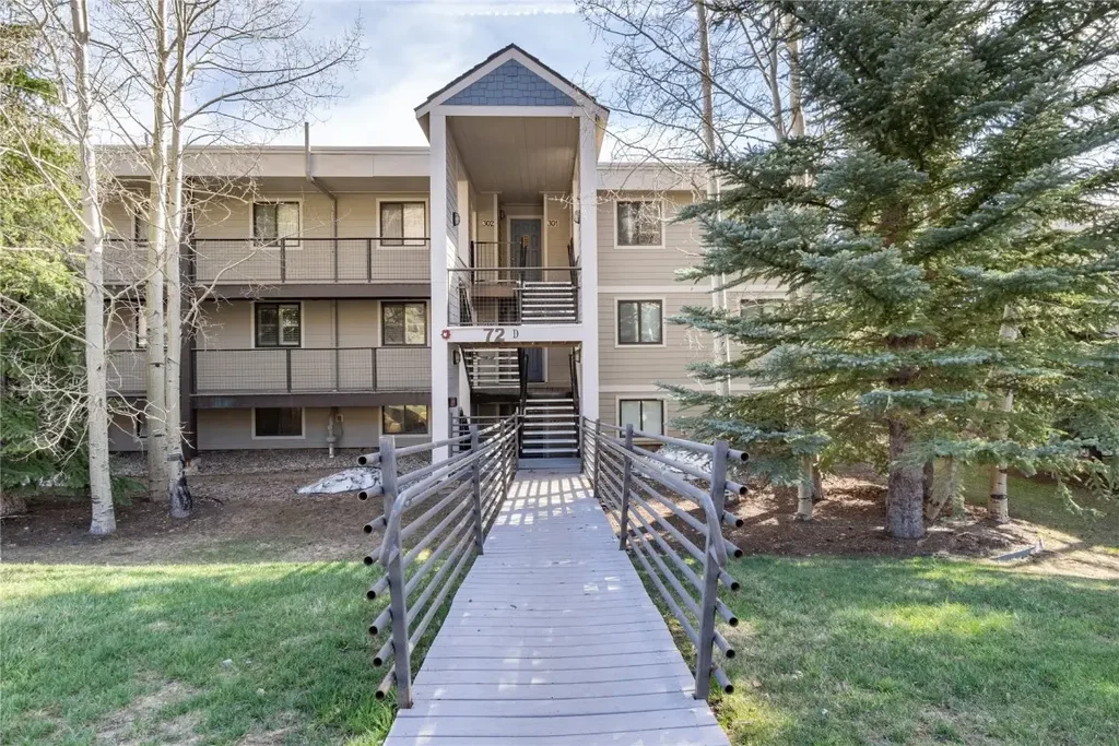 72 Corinthian Circle 102, Dillon