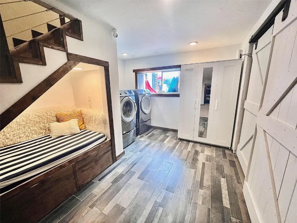 158 Oak Ridge Circle, Oak Creek