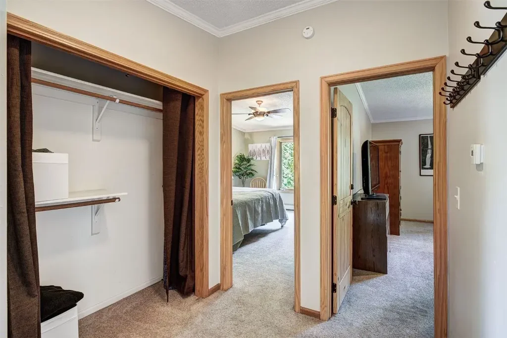 6871 Highway 9, Blue River