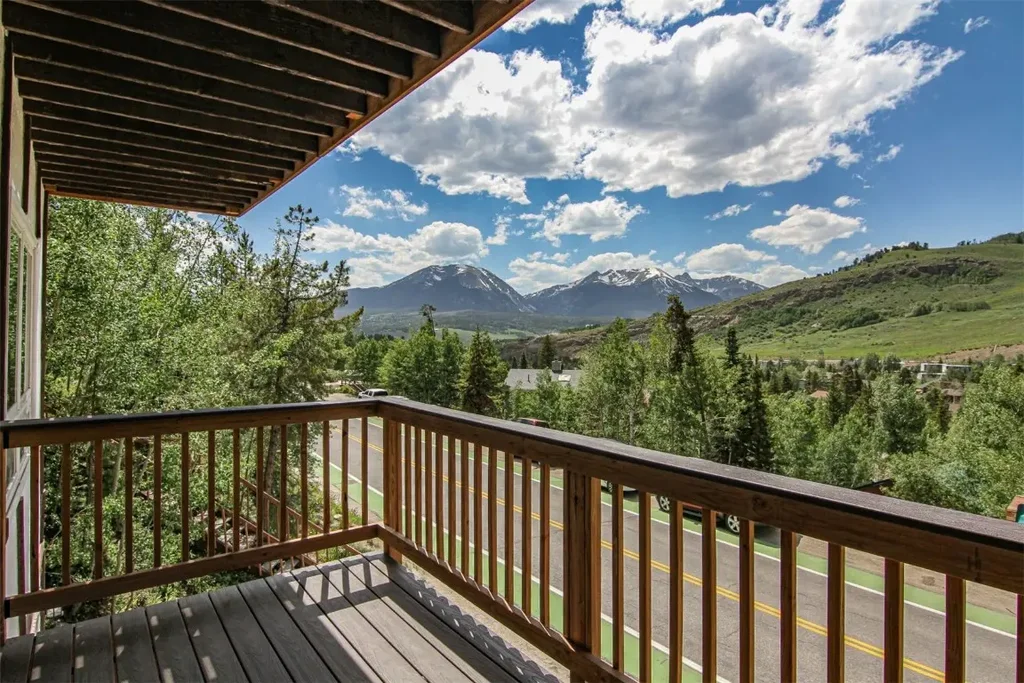 338 Deer Path Road, Dillon