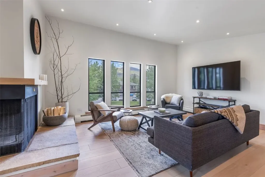 E 112 La Bonte Street 308, Dillon