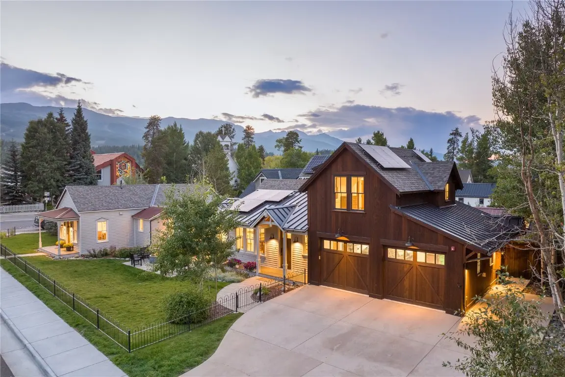 E 300 Washington Avenue, Breckenridge