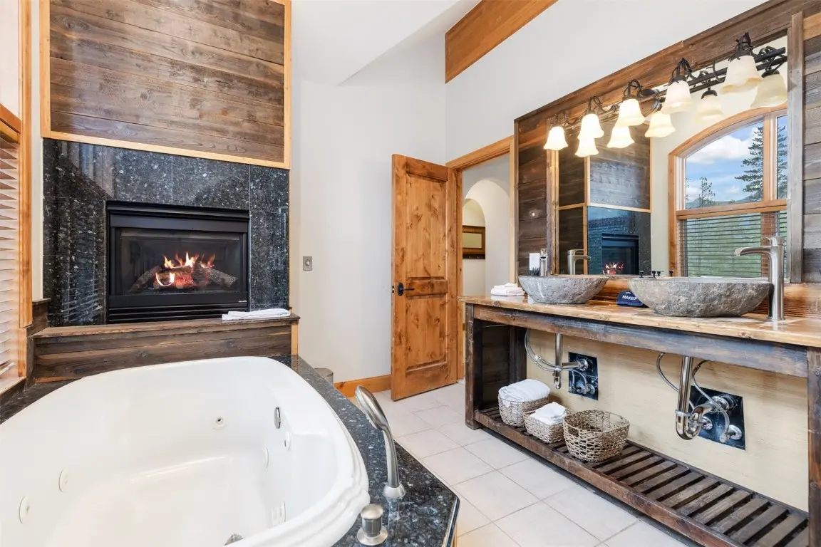 8 Fletcher Court, Breckenridge