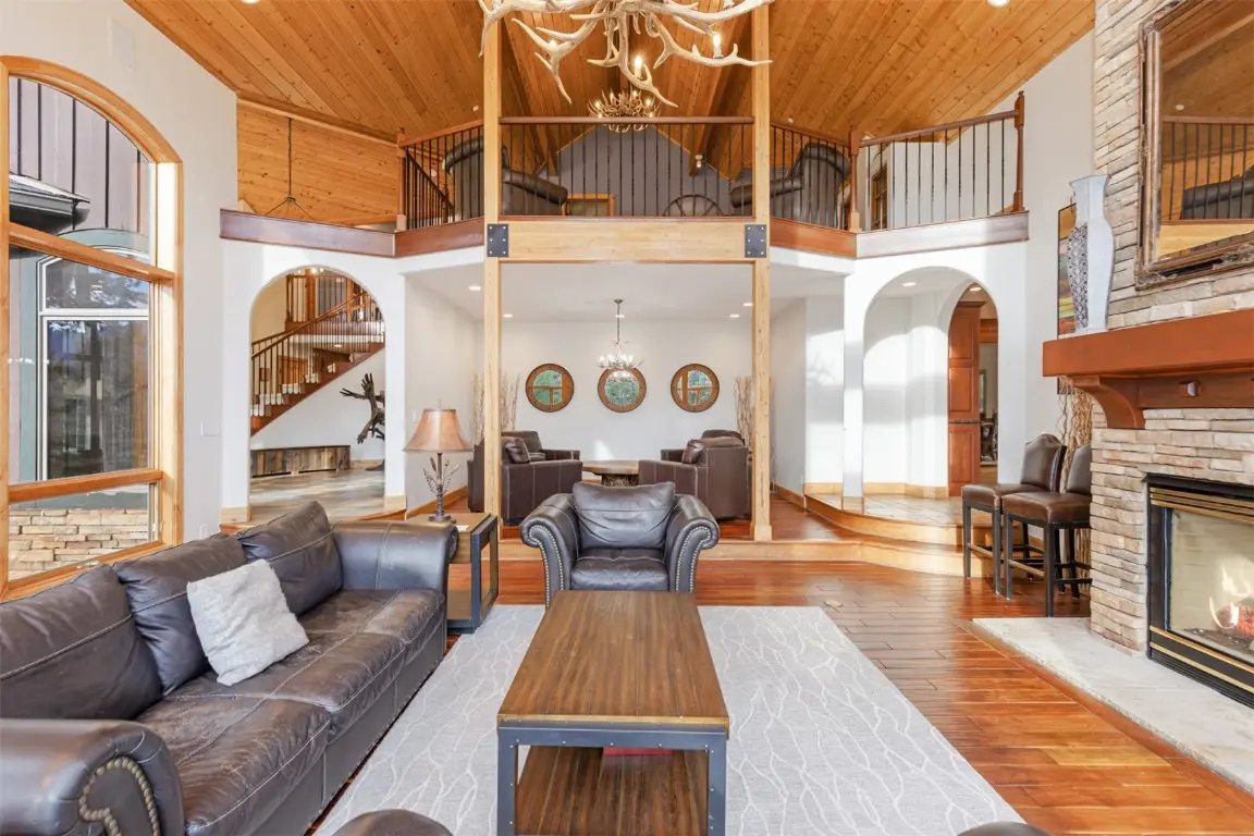 8 Fletcher Court, Breckenridge