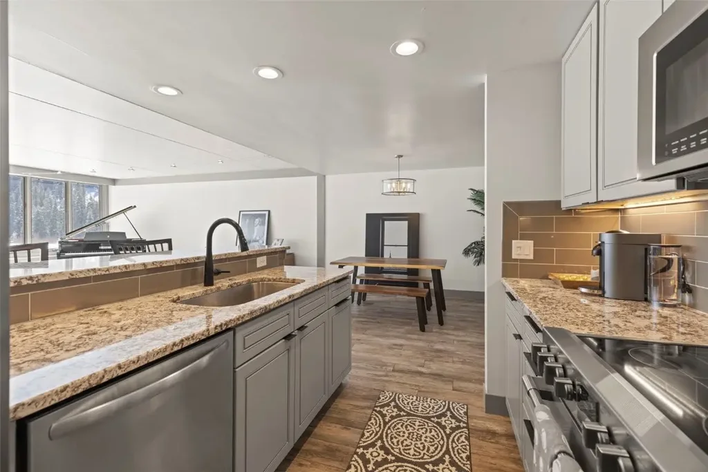 22340 Us Highway 6 1782, Keystone