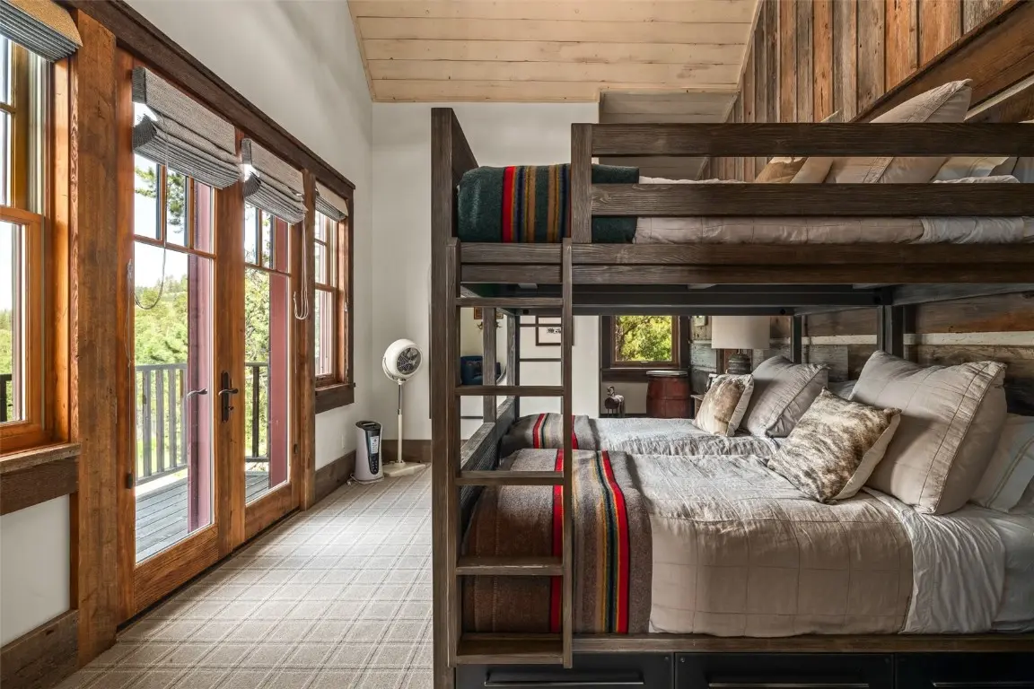 17850 County Road 16, Oak Creek