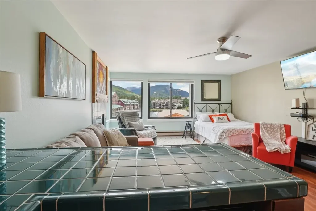 167 Argentine Court 1437, Keystone