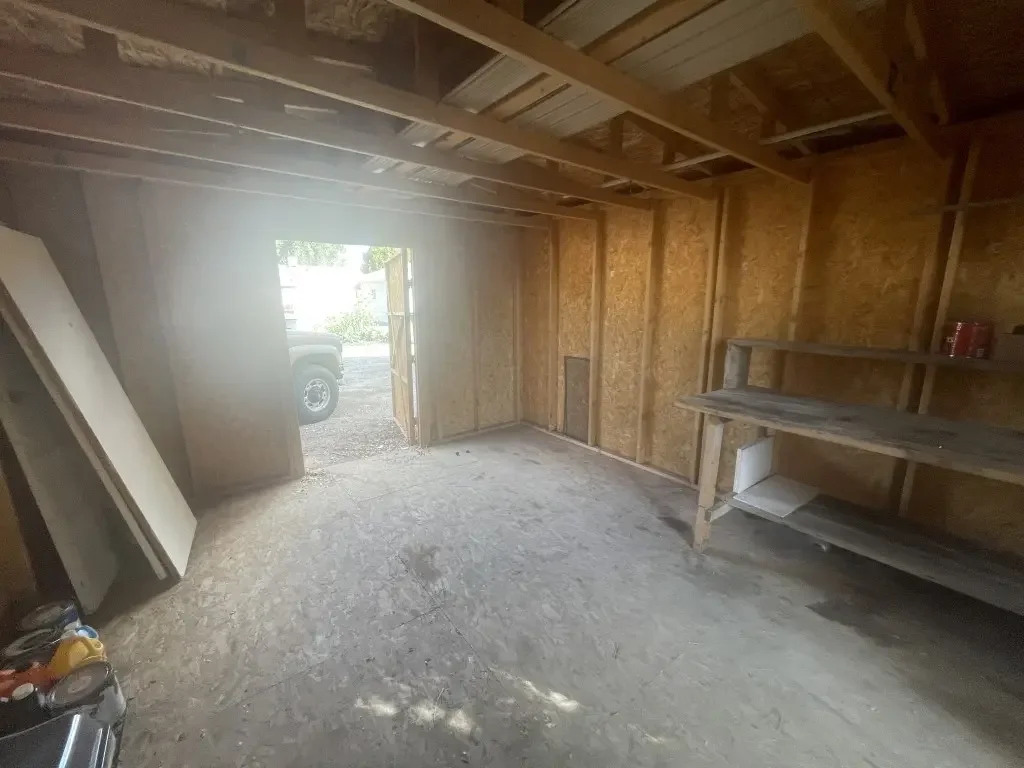 1210 Grand Avenue, Other