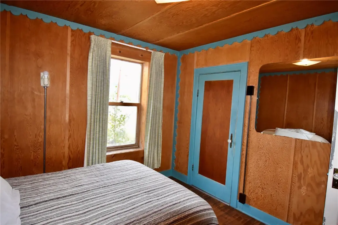 S 135 & 185 Main Street, Alma