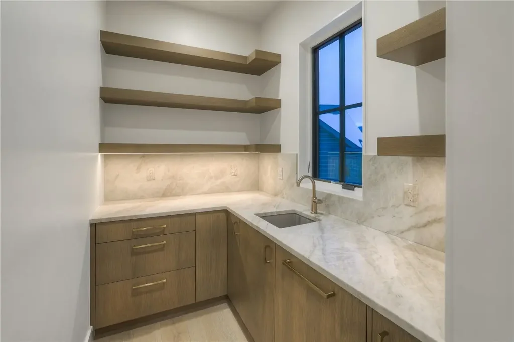 W 90 Trade Court, Keystone