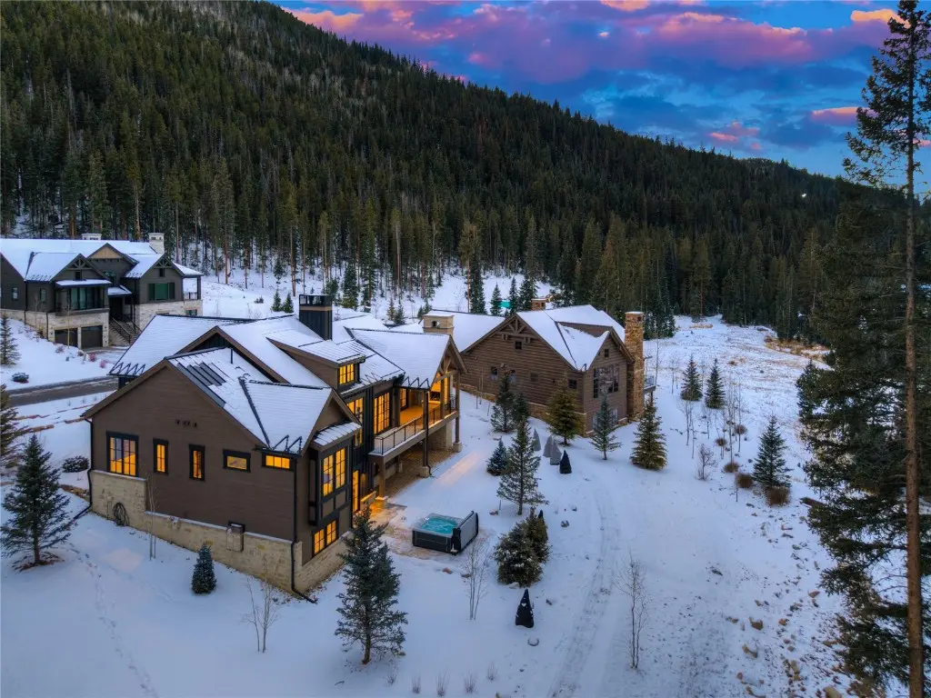 W 90 Trade Court, Keystone