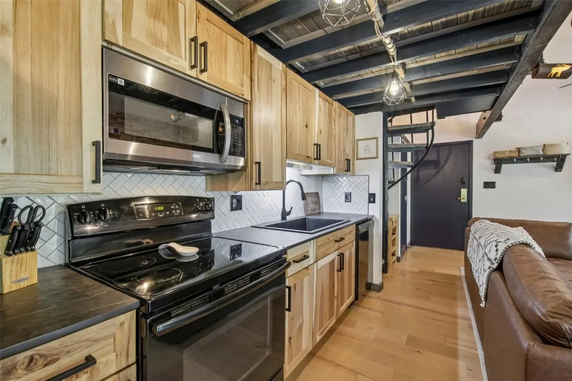 433 Wild Irishman Road 11304, Keystone