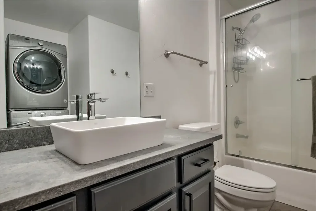 801 Lakepoint Drive B17, Frisco