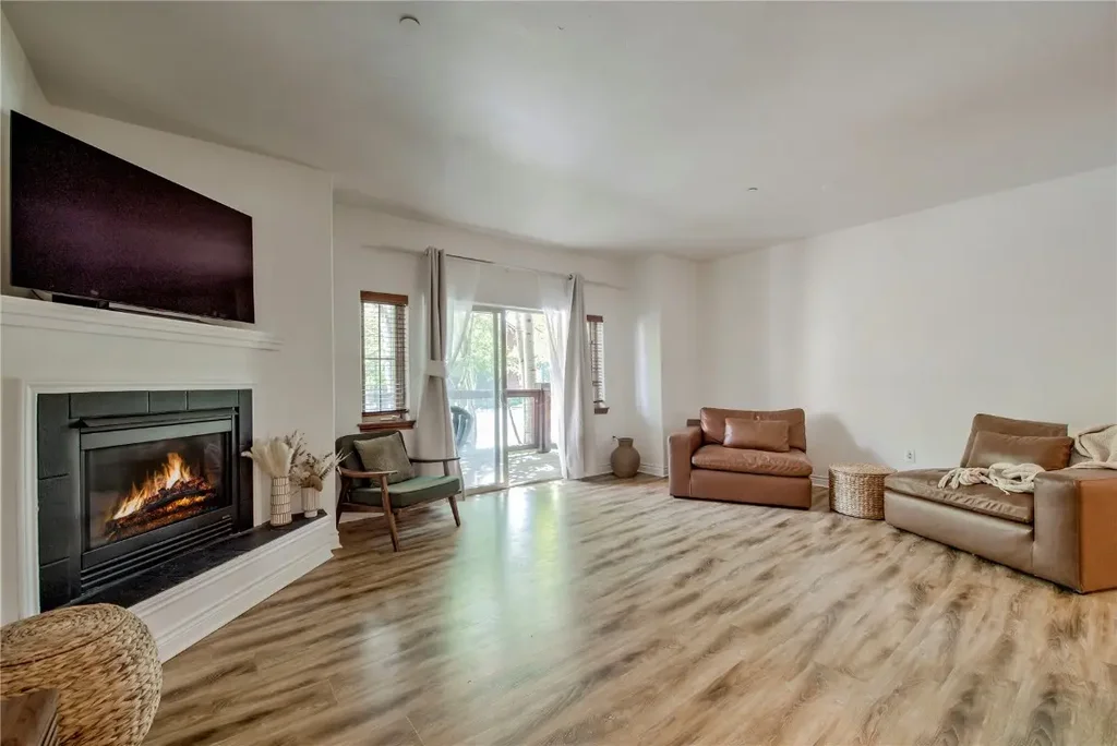 801 Lakepoint Drive B17, Frisco