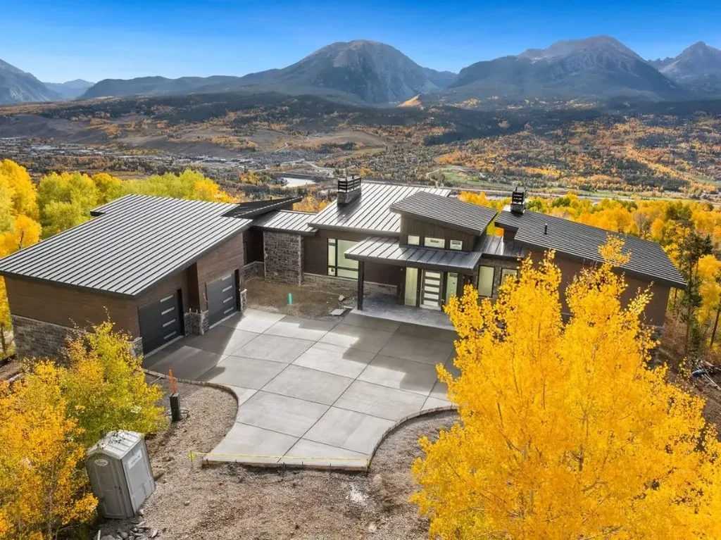 690 Lakeview Circle, Silverthorne