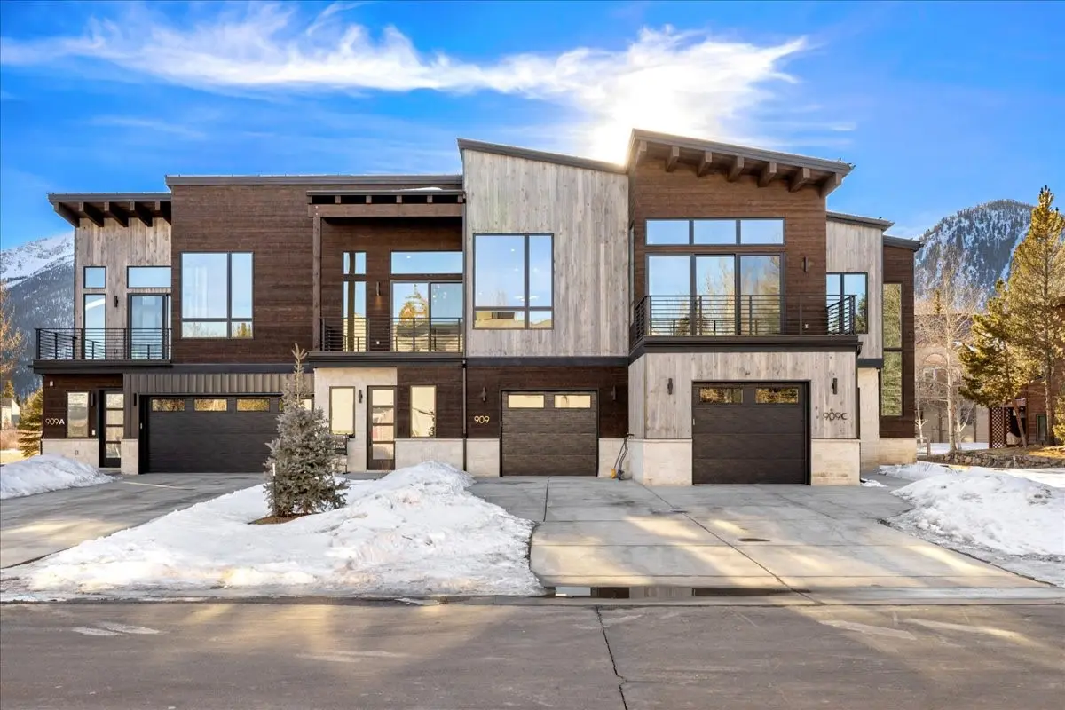 909 Lakepoint Circle B, Frisco