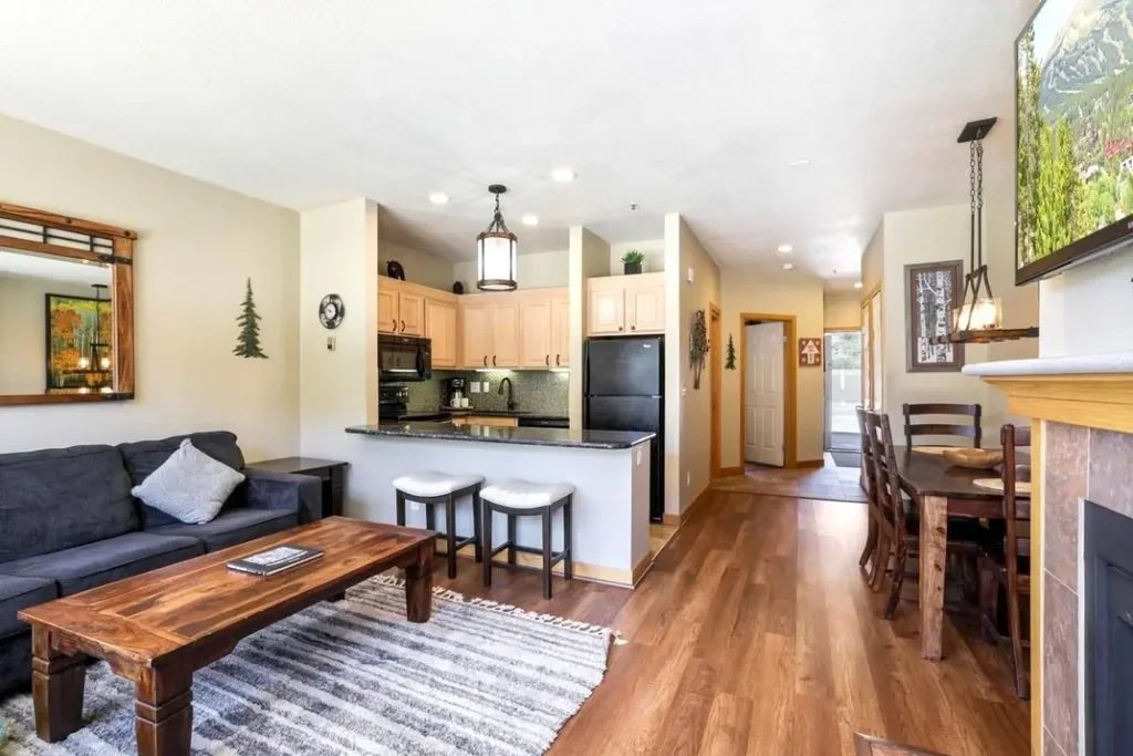 22138 Us Highway 6 1553, Keystone