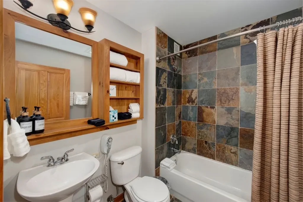 100 Dercum Square 8362, Keystone