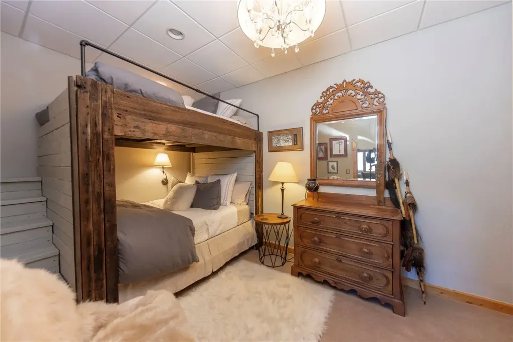 109 County Road 100, Silverthorne