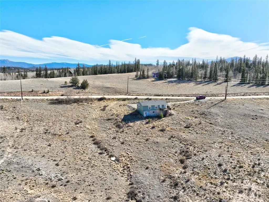 735 Apache Trail, Como