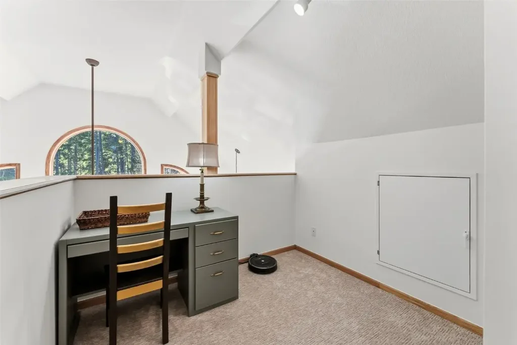 6565 Highway 9, Blue River