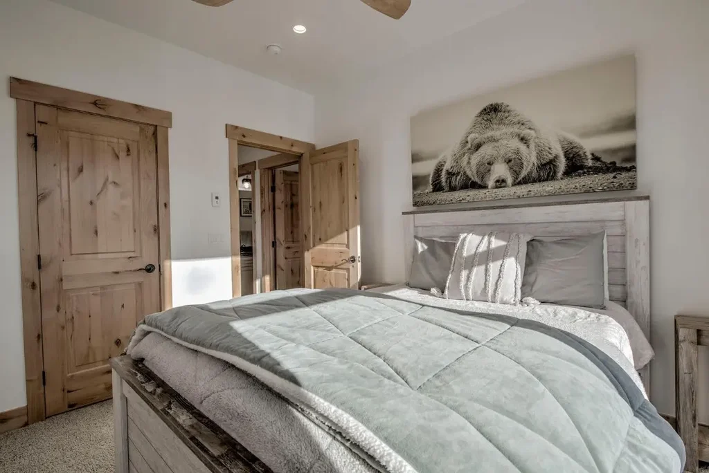 28 Damselfly, Silverthorne